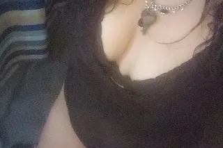 2 girlfrekoffh ere for a good ... - Image 3