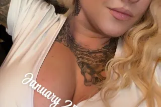 hot blonde tatted up bombshell - Image 3